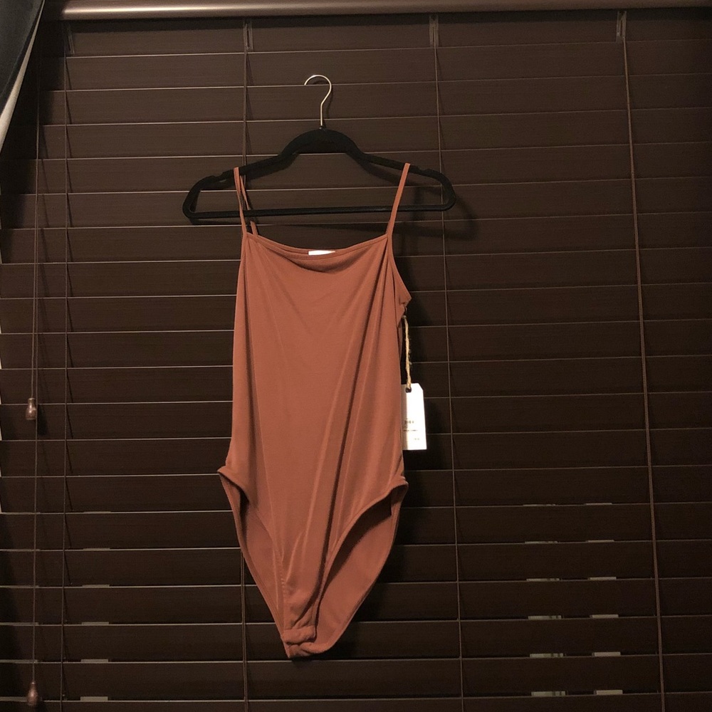 Leith Ribbed Bodysuit - Picture 2 of 4